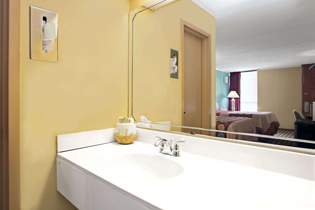super 8 by wyndham raleigh downtown