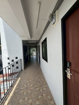 Sukhum Suvarnabhumi Airport Guest House,,3 star