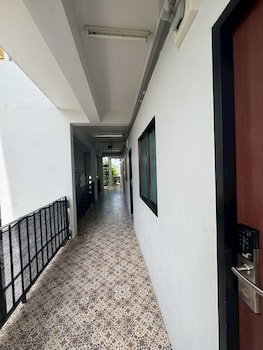 Sukhum Suvarnabhumi Airport Guest House,,3 star