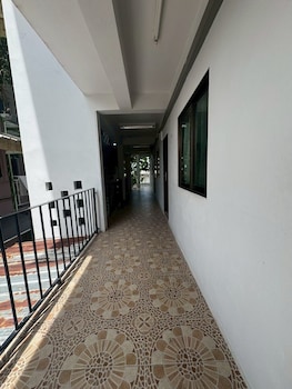 sukhum suvarnabhumi airport guest house