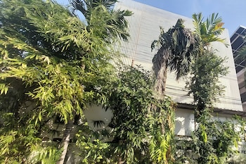 sukhum mega bangna guest house