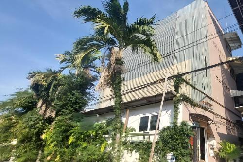 sukhum mega bangna guest house