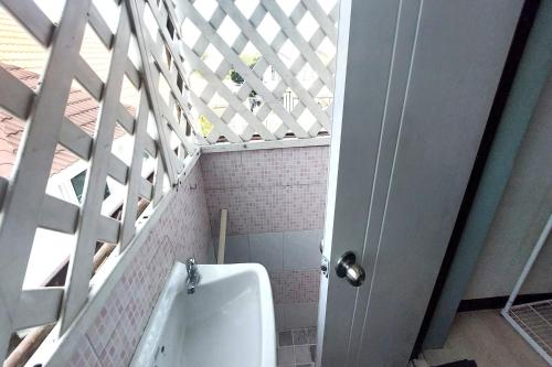 sukhum mega bangna guest house