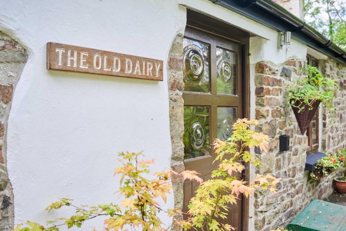host stay dipple farm shepherds hut