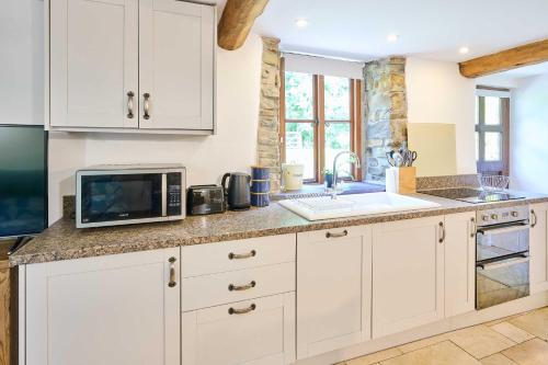 Host Stay Dipple Farm Shepherds Hut,,2 star