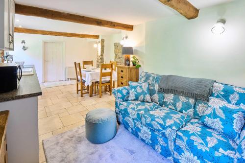 host stay dipple farm shepherds hut