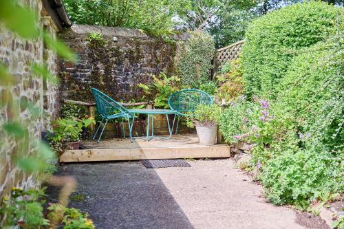 host stay dipple farm shepherds hut