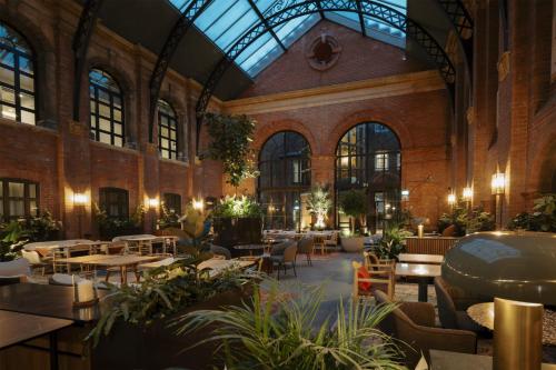 the hobson cambridge by adina