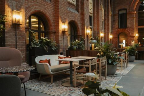 the hobson cambridge by adina