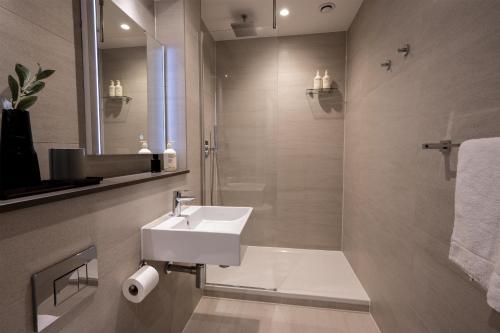 the hobson cambridge by adina