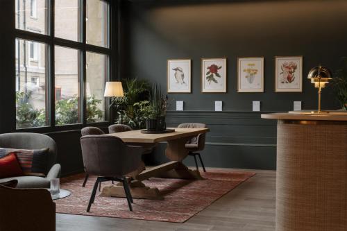 the hobson cambridge by adina