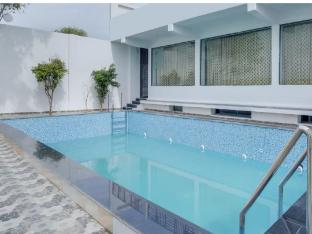 Shree Ji Hotel & Banquet,,3 star