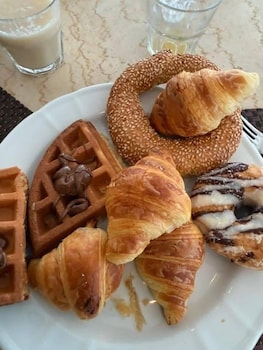 Italia House Hotel,45 Champollion Rd,3 star