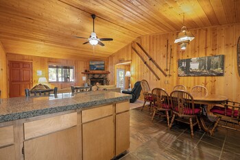 Grizzly's Getaway,,2 star