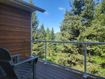 Sprucewood Dens,1496 Lake Shore Dr,3 star