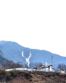 Tavisha River View Orchard Pahalgam,,3 star