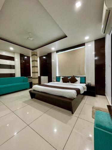 Hotel Komal Palace,,3 star