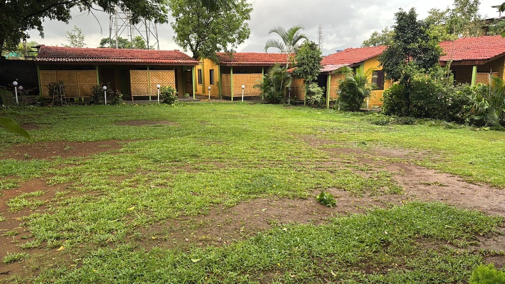 the paradise retreat