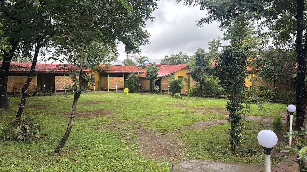 the paradise retreat