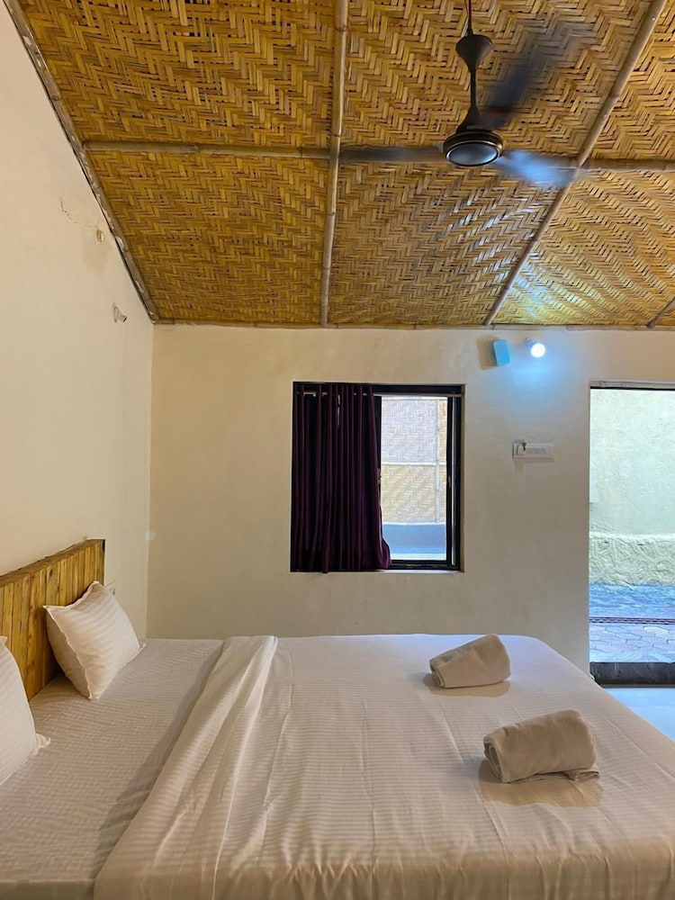 the paradise retreat