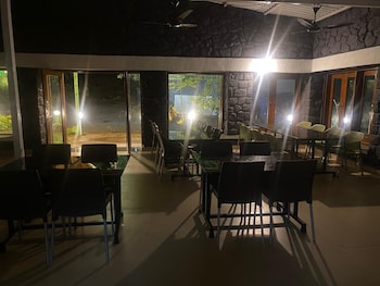 The Paradise Retreat,,2 star