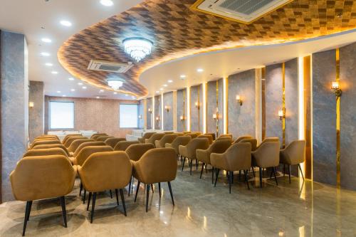 hotel kanha and banquet