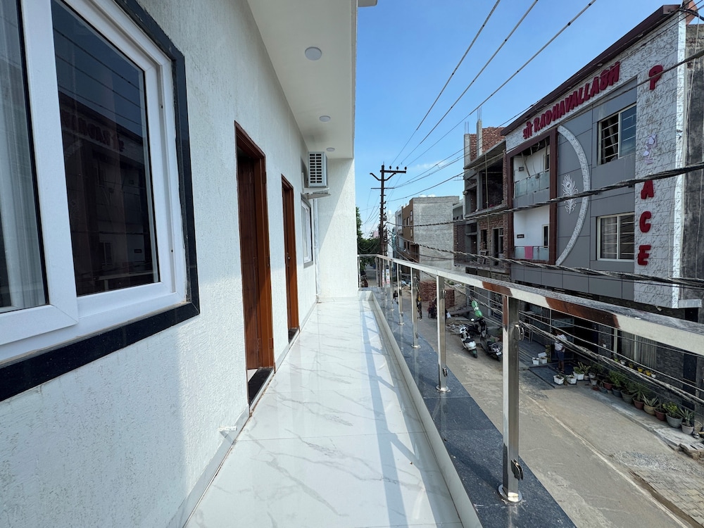 shree hanumat kripa dham