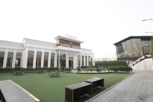 the hoften lotus court noida