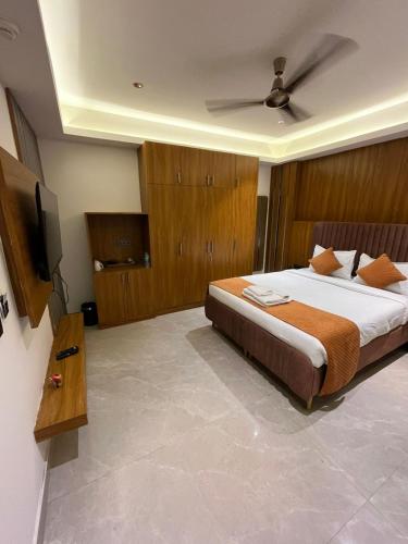 the hoften lotus court noida