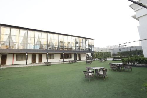 the hoften lotus court noida