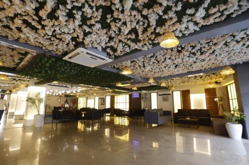 the hoften lotus court noida