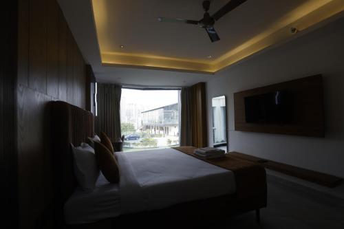 the hoften lotus court noida