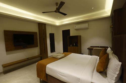 the hoften lotus court noida