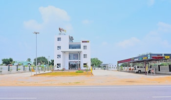 hotel madhuvan and resort