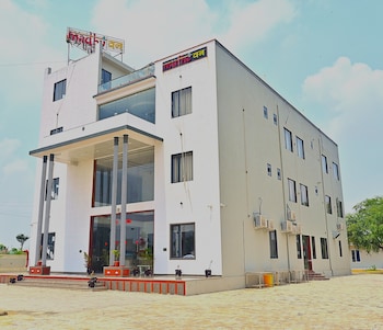 hotel madhuvan and resort