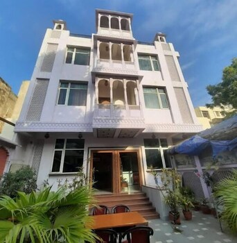 hotel chit chat palace