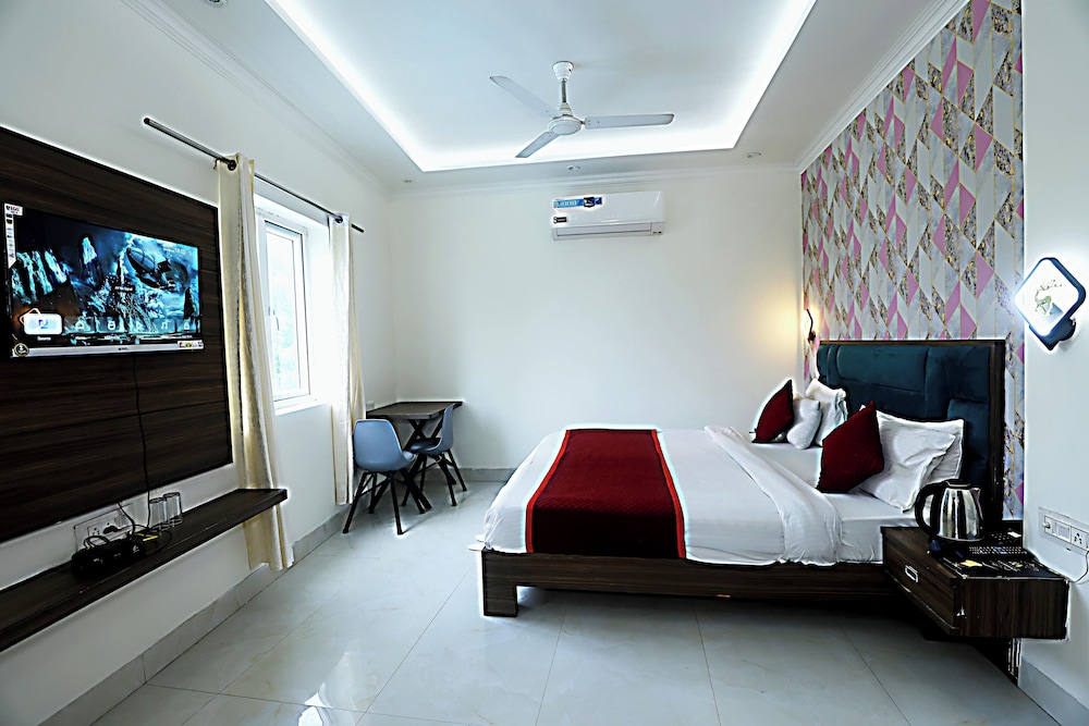 hotel ashok palace near taj mahal agra