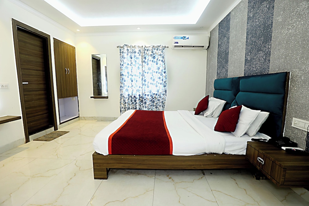 hotel ashok palace near taj mahal agra
