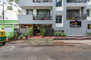 diamond suites service apartment