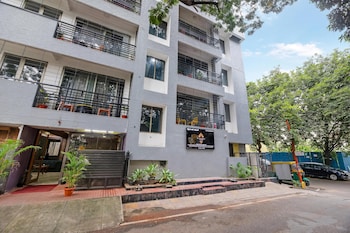 diamond suites service apartment