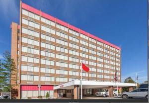 albany plaza hotel