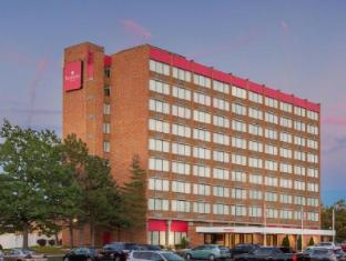 albany plaza hotel