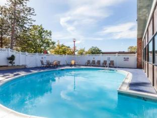 albany plaza hotel