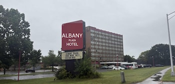 albany plaza hotel