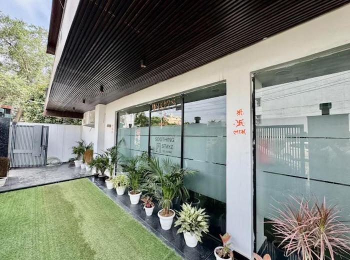 soothing stayz near medanta