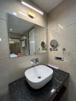 hotel the crystal park