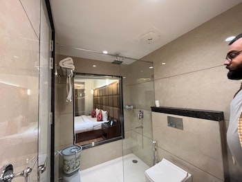 hotel the crystal park