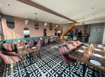 hotel the crystal park