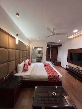 hotel the crystal park