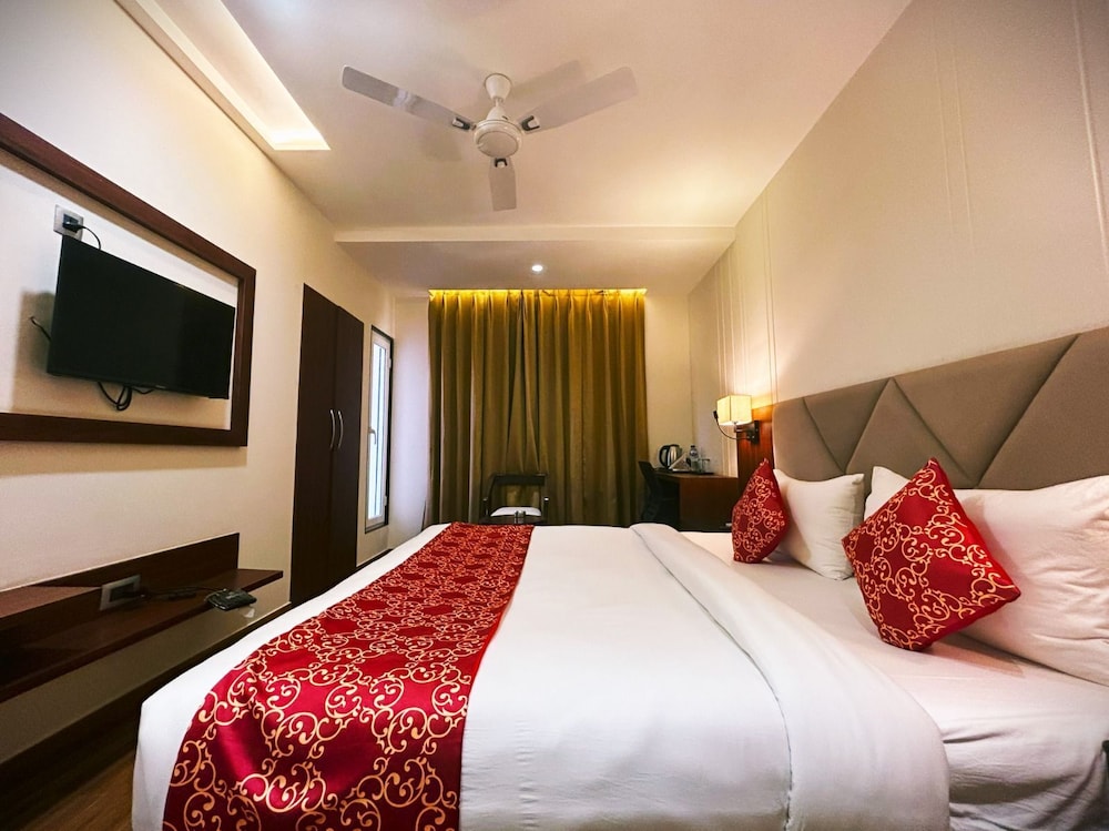 hotel the crystal park